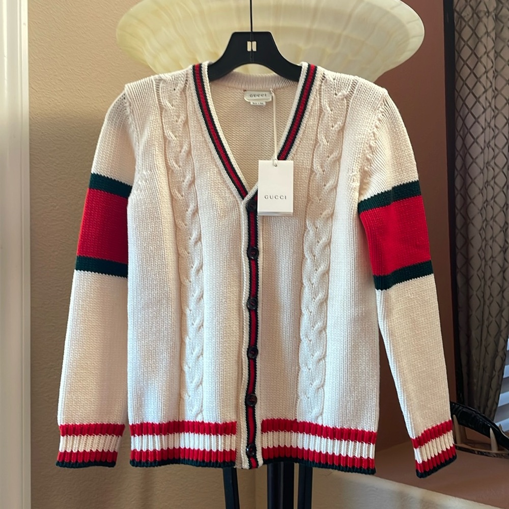 Beautiful brand new Gucci 💯 % wool top white cable knit cardigan